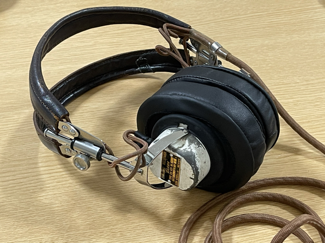 ELEGA DR 631c: headphone archive