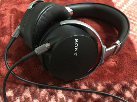 clarion ZH700FF: headphone archive